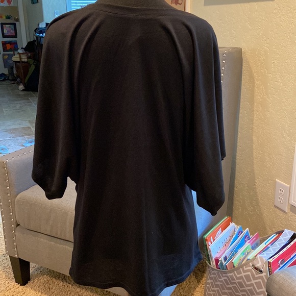 Bella scoop neck dolman sleeved soft tee! - Picture 3 of 8